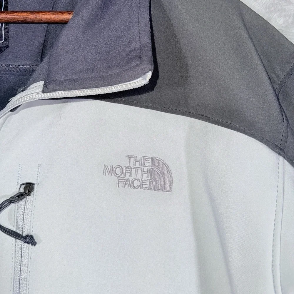 The North Face Men's Black & White Softshell Jacket Size XXL Hiking Outdoors